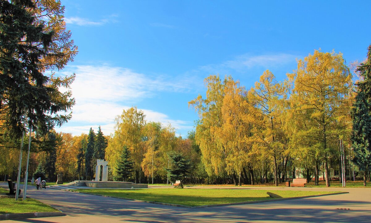 В ОСЕННЕМ СКВЕРЕ - Валентина 