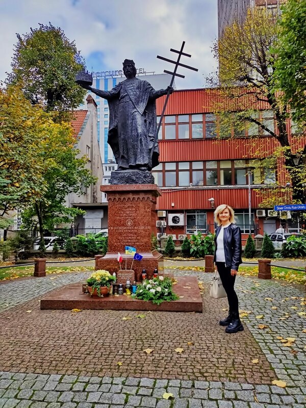 ПАМЯТНИК   ВЛАДИМИРУ   ВЕЛИКОМУ - Анатолий Малобродский