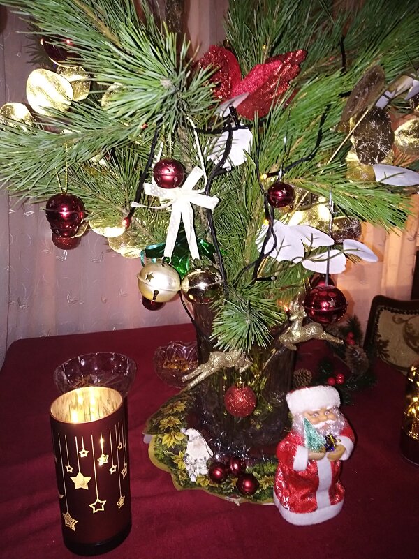 Фрагмент Новогоднего  украшения гостинной - Нина Колгатина 