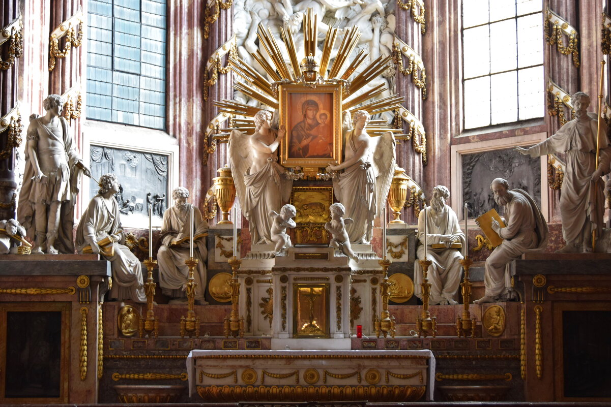 Австрия, Вена. Главный алтарь церкви Святого Михаила - Galina Leskova