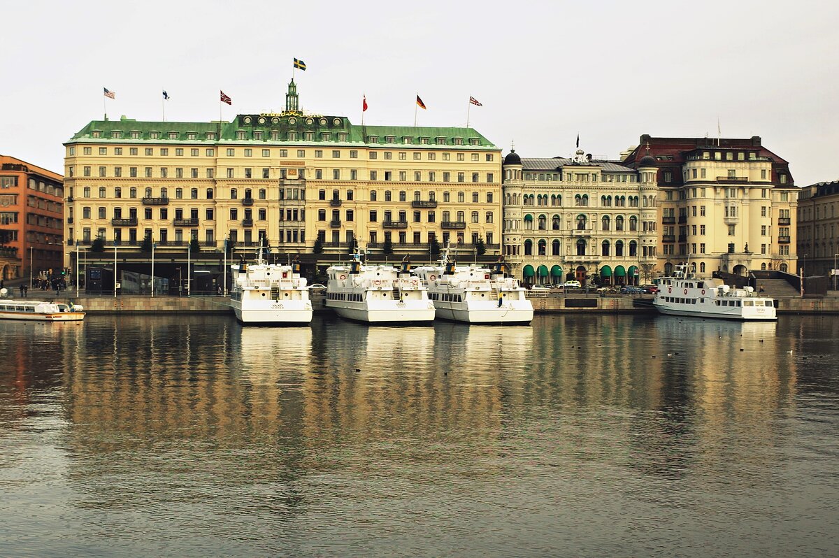 Набережная у "Grand Hôtel" Стокгольм Швеция - wea *