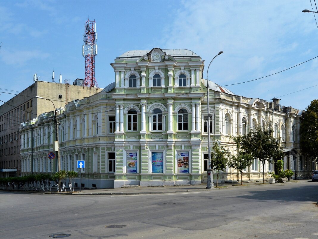 Таганрог. Здание Окружного суда. - Пётр Чернега