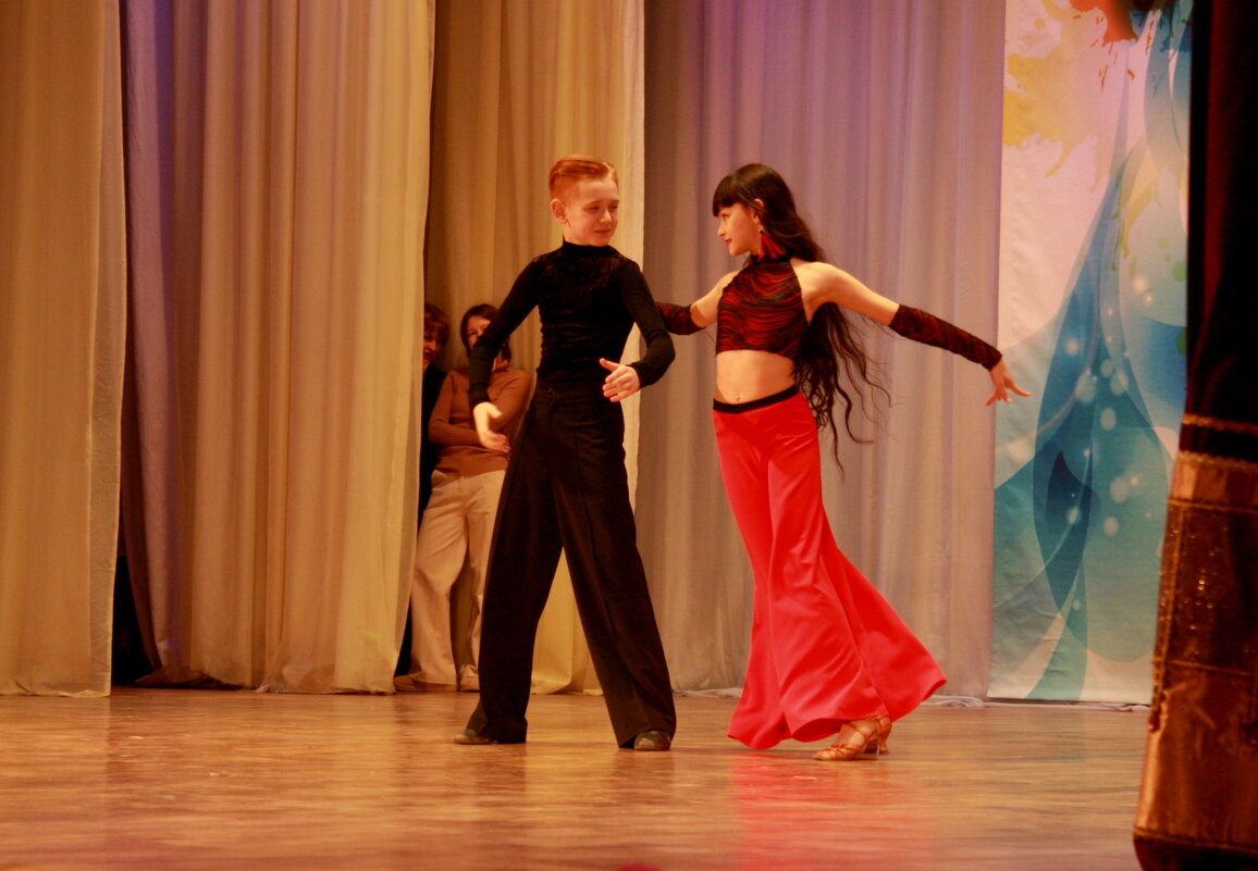 На конкурсе танцев - Нэля Лысенко