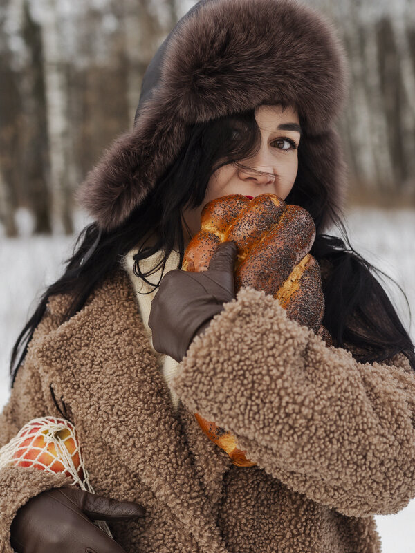 Девушка с хлебом - Анна Хлестунова