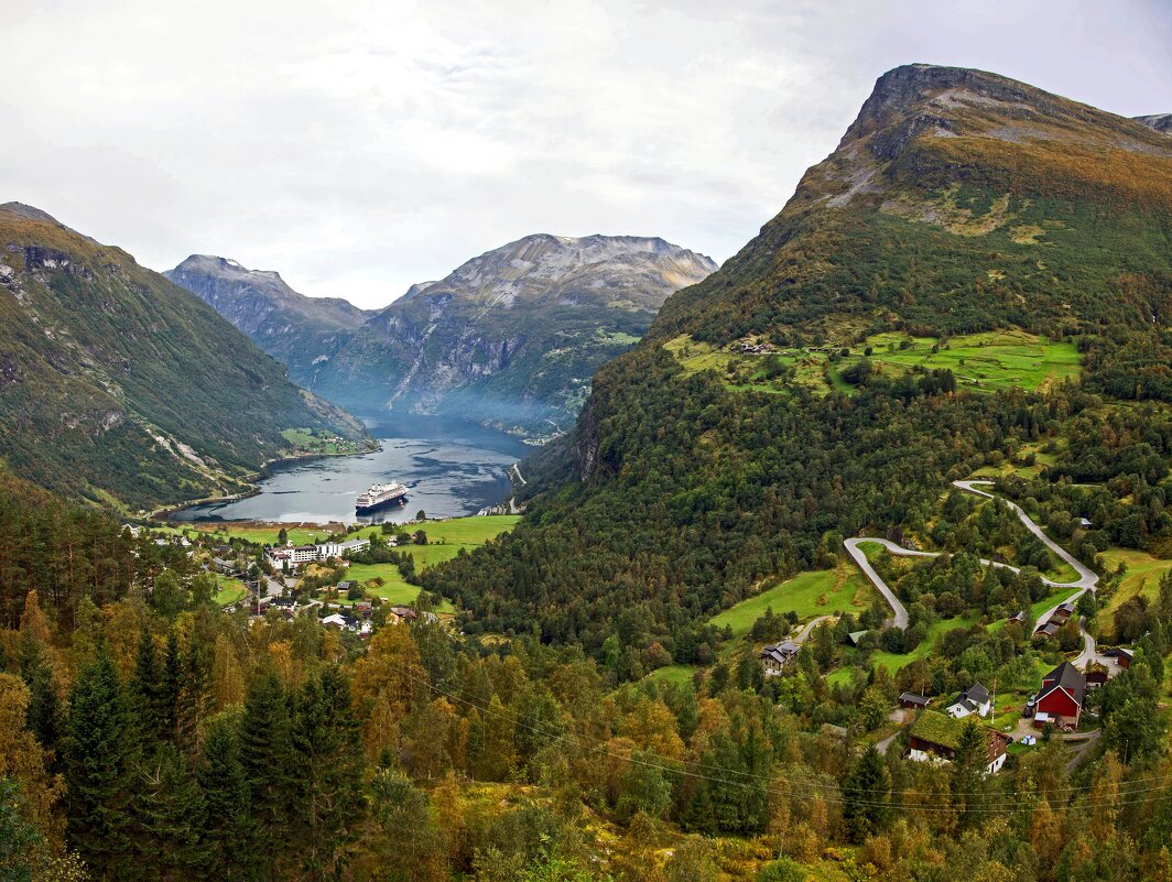 каждый фьорд обязательно где-то заканчивается...- Geirangerfjord (2) - Valentin Orlov