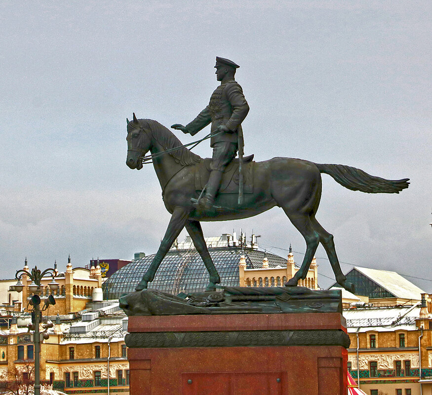 Памятник маршалу Жукову - Светлана 