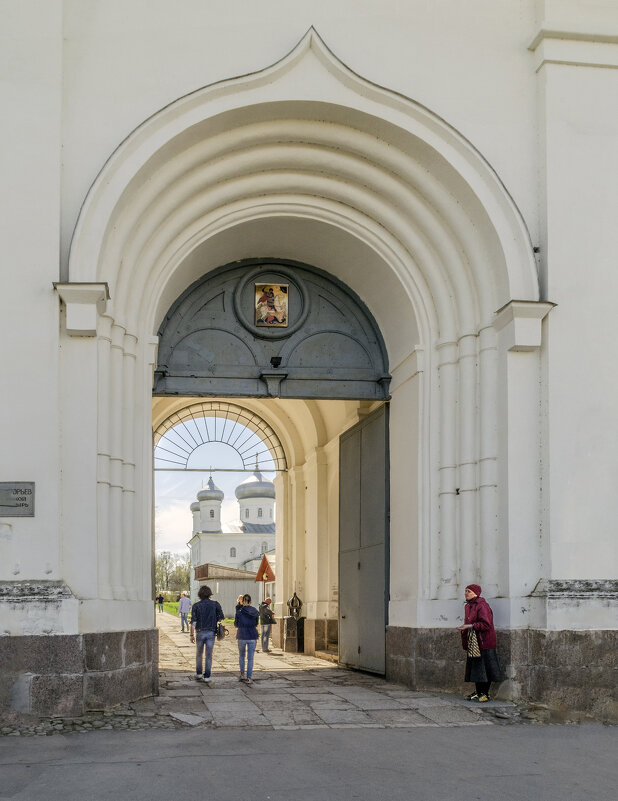Ворота Свято-Юрьева монастыря - Стальбаум Юрий 