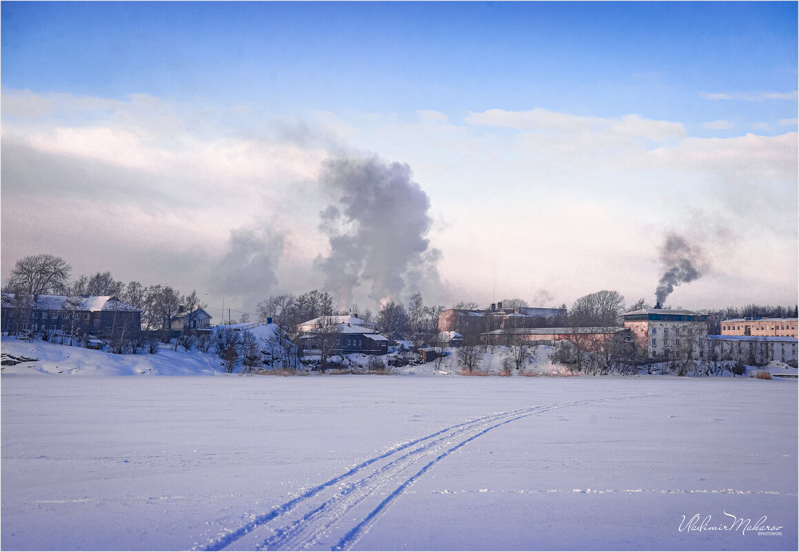 "Зимнее утро в городке"© - Владимир Макаров