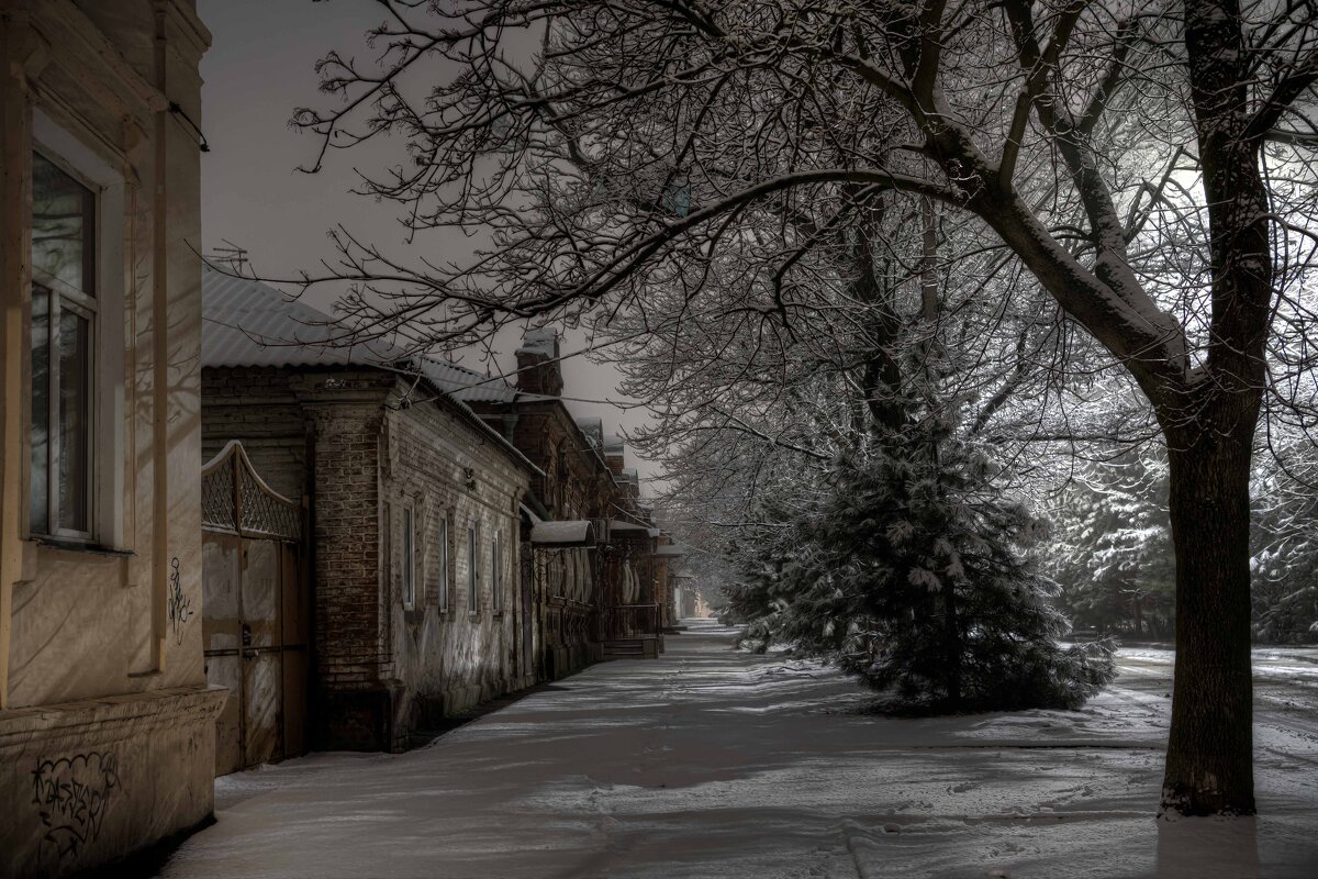 Зимняя ночь в южном городе - Константин Бобинский