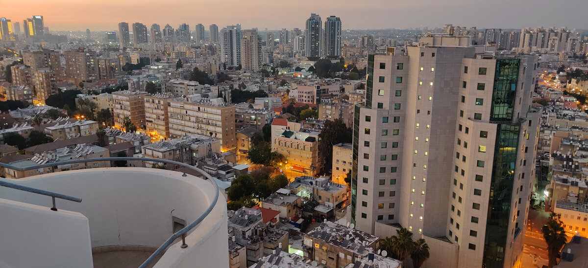 Вид города с 15 этажа. Петах -Тиква.Израиль - Светлана Хращевская