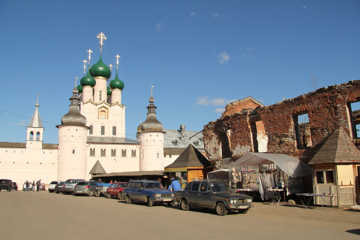 Вид на храм Григория Богослова в Ростовском кремле - Gen Vel
