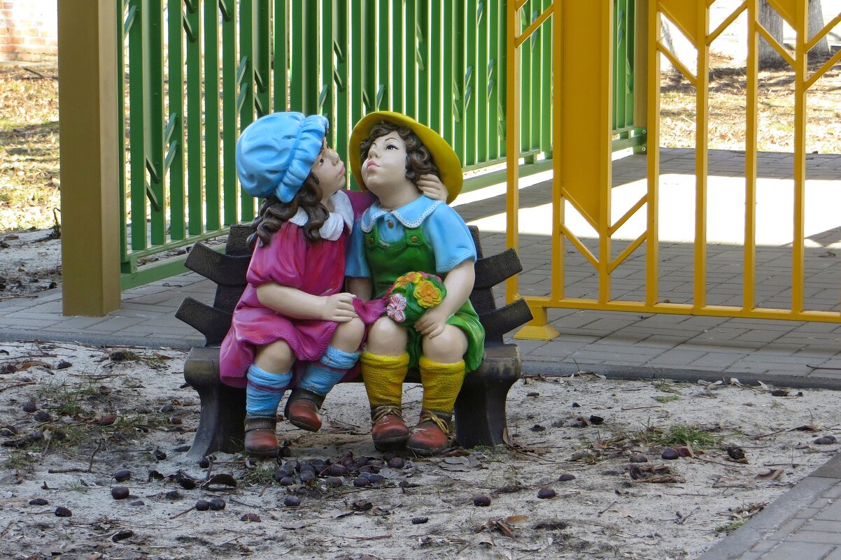 Малыши на скамейке - Татьяна Смоляниченко