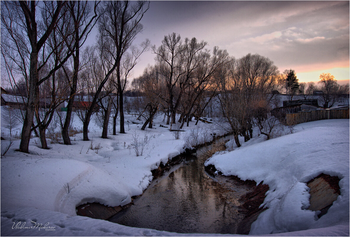 "Набравший влагу снег. Март на речке"© - Владимир Макаров
