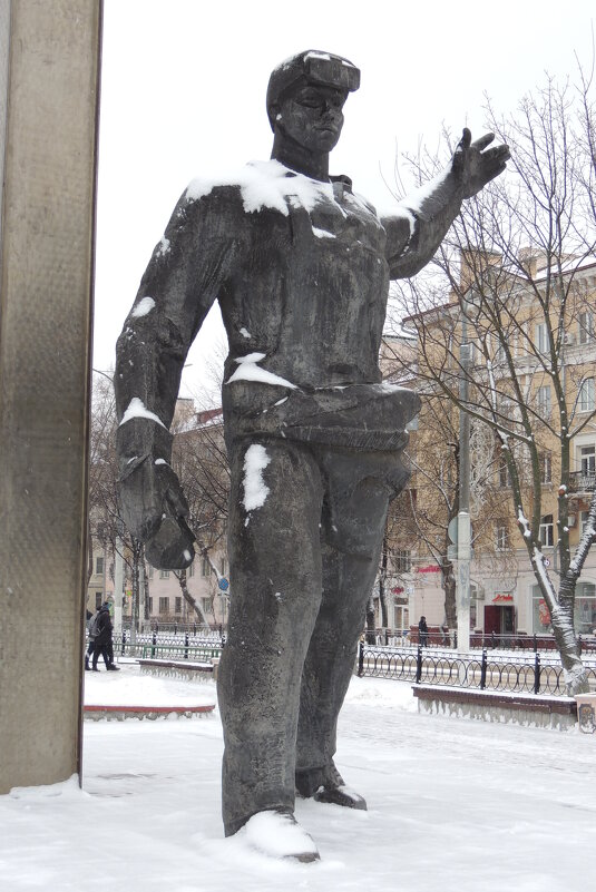 Скульптура "Подольск — город рабочего класса" - Александр Качалин