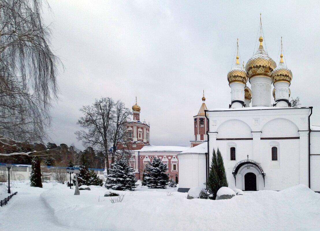 В женском монастыре Рождества Пресвятой Богородицы - Galina Solovova