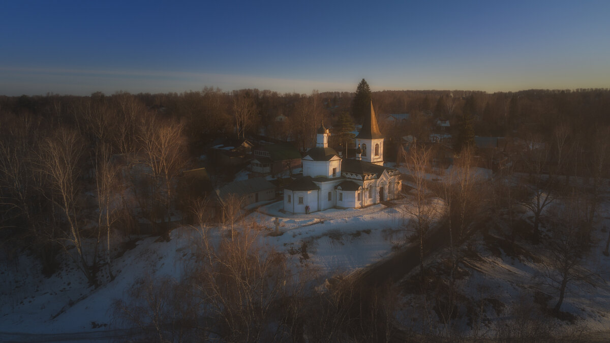Воскресенская церковь в Тарусе на закате - Дмитрий Шишкин