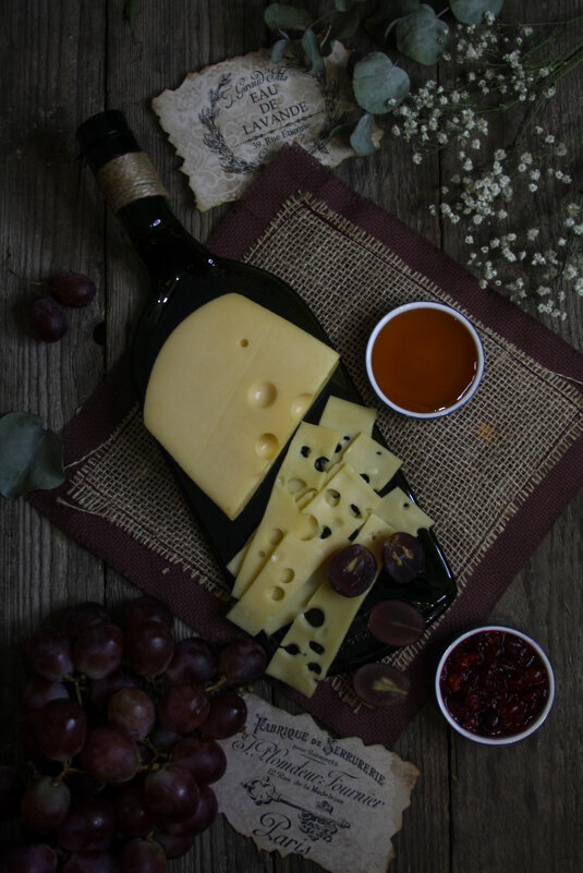 Сыр с брусникой - Юлия Бабаева