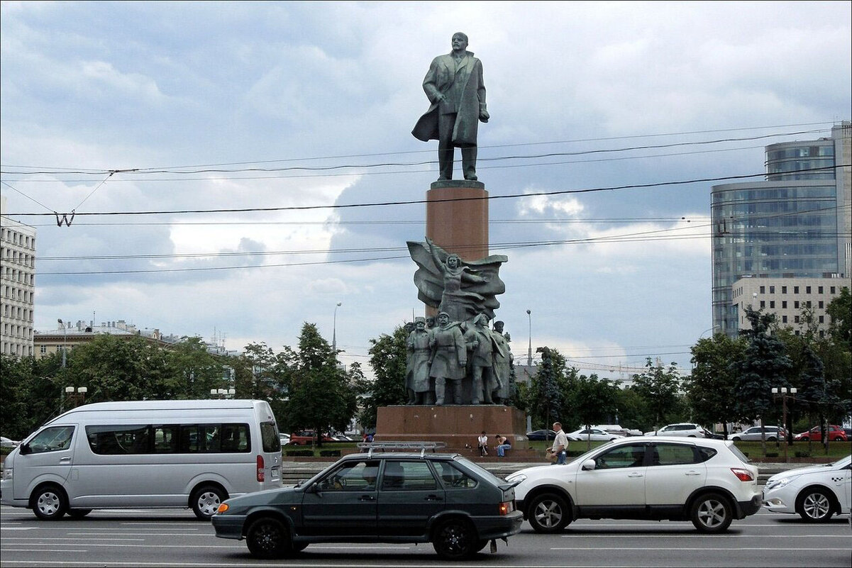 В.И. Ленин на Октябрьской площади в Москве - Татьяна Машошина