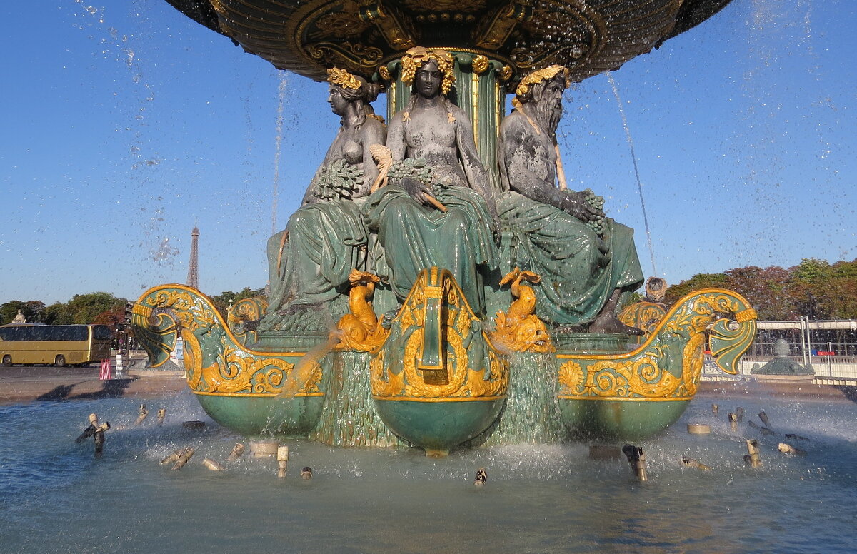 Скульптуры фонтана Гитторфа на площади Согласия. - ИРЭН@ .