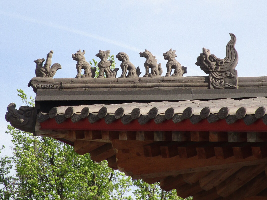 Декор арки «Цзыюнь» в парке «Хуамин» в Москве. - Ольга Довженко