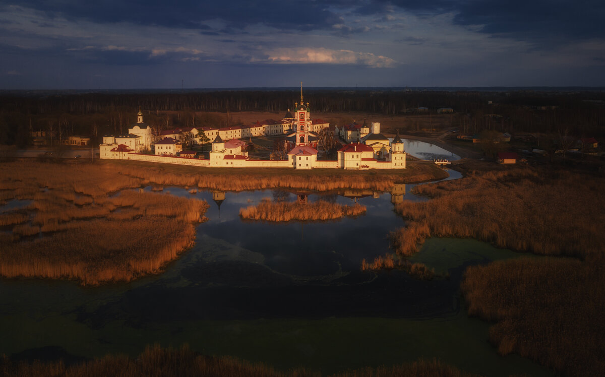 Варницкий монастырь в закатном золоте ч1 - Дмитрий Шишкин