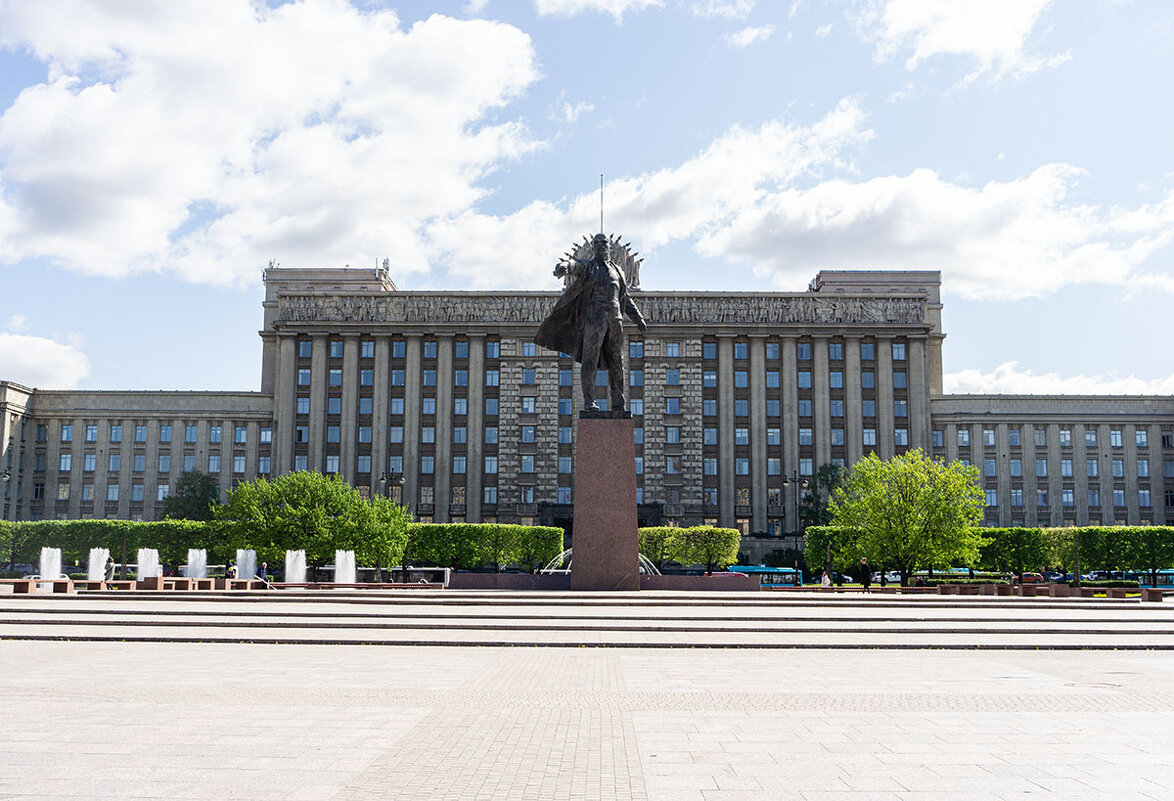 На Московской площади - Ирина Соловьёва