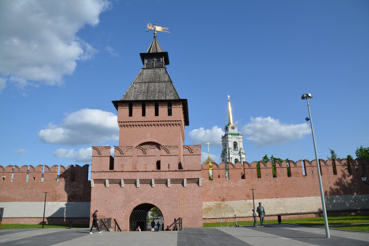Тула. Башня Пятницких ворот кремля - Николай 