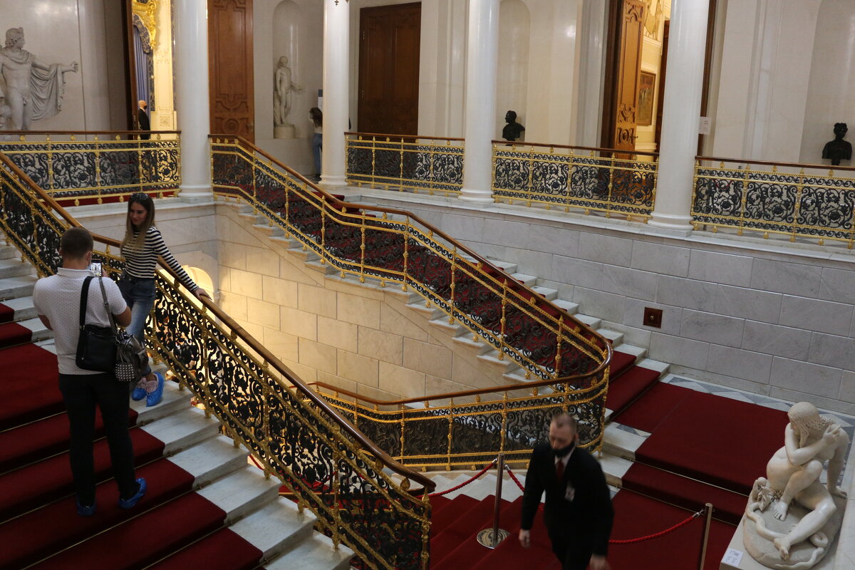 Лестница шуваловского дворца - Ольга 