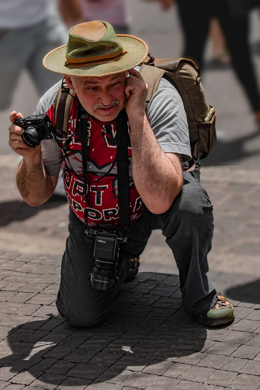 Street Photographer: Mike Sappojnikoff - Shmual & Vika Retro