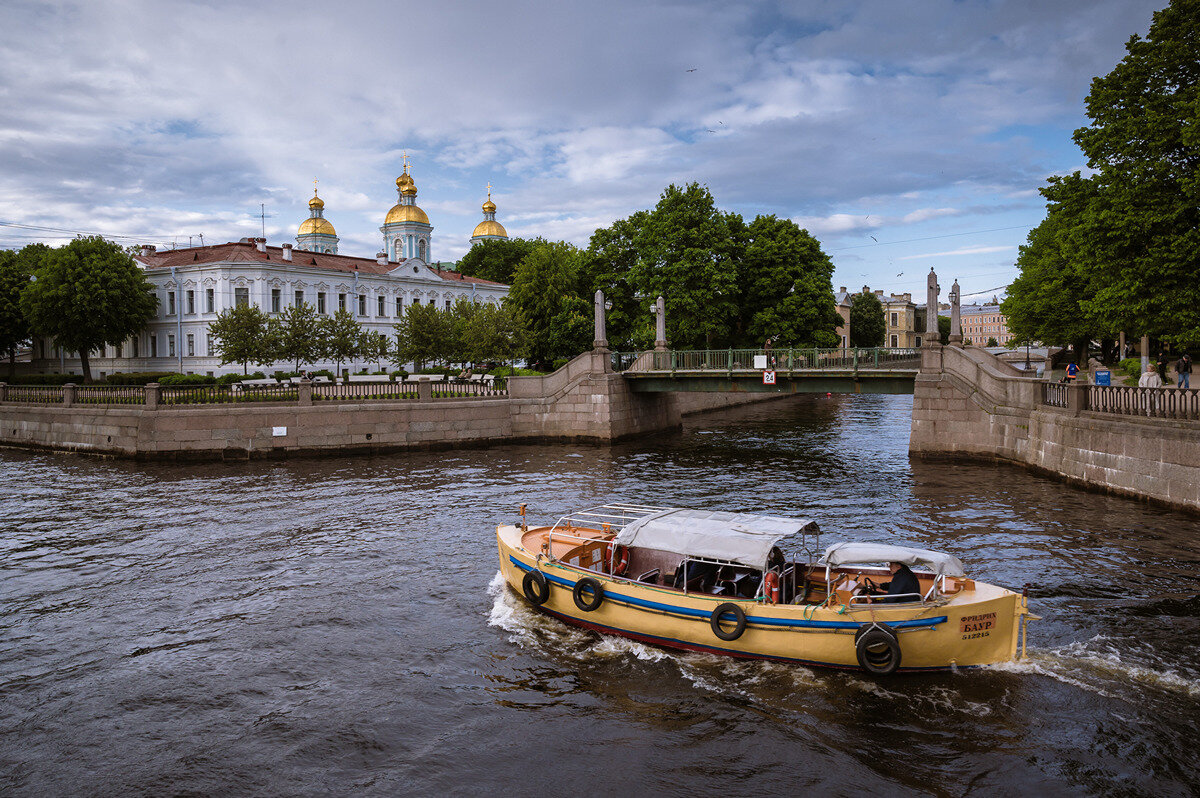 Прогулочные лодки на каналах Санкт-Петербурга. - Олег Бабурин