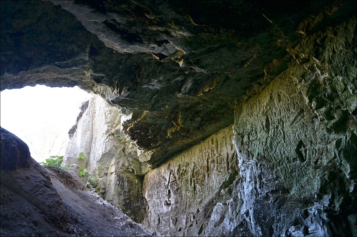 В бесхозной пещере - Сеня Белгородский