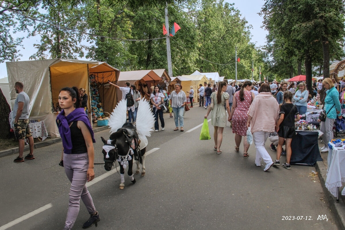 *** - Роланд Дубровский