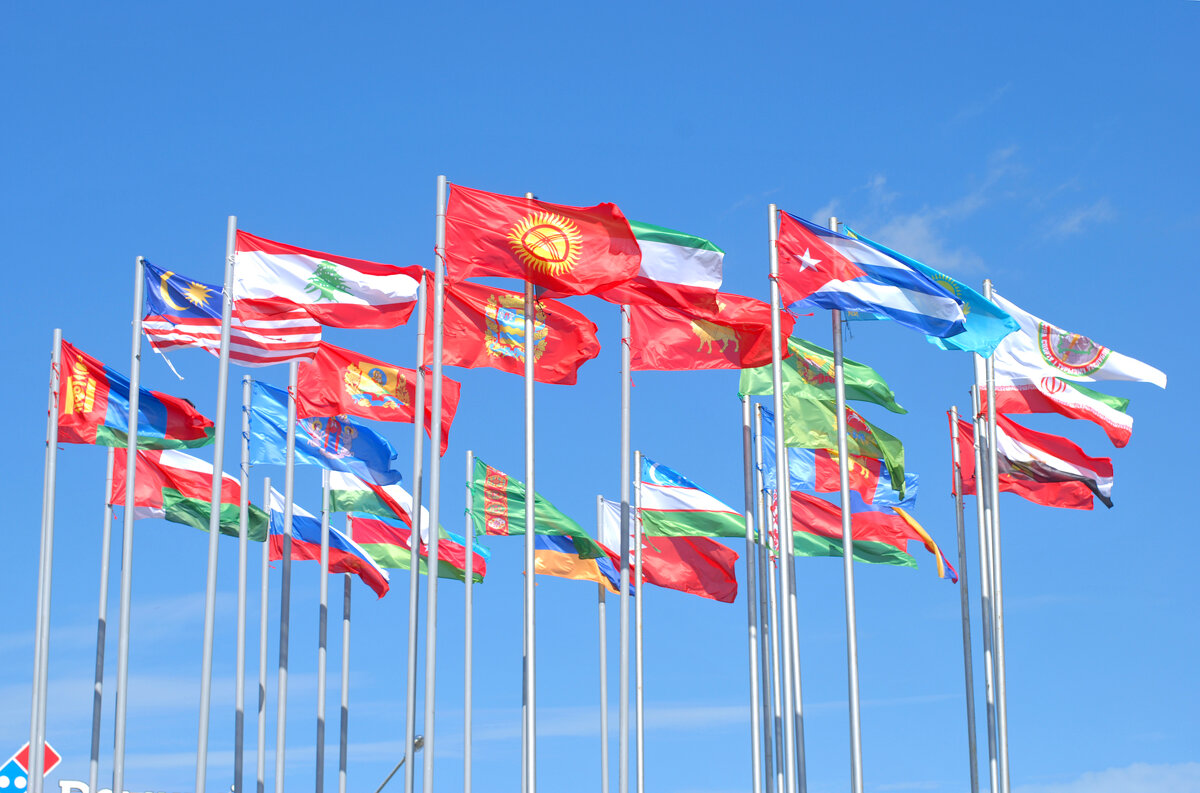 Флаги возле "Арена-Сити", Минск на II играх стран СНГ - Светлана Былинович