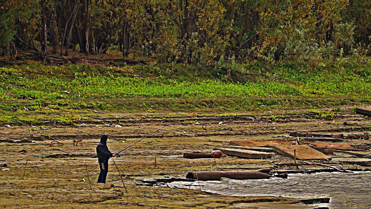 Осеняя рыбалка на щурогаев с берега обмелевшей Юганской Оби. - Владимир 