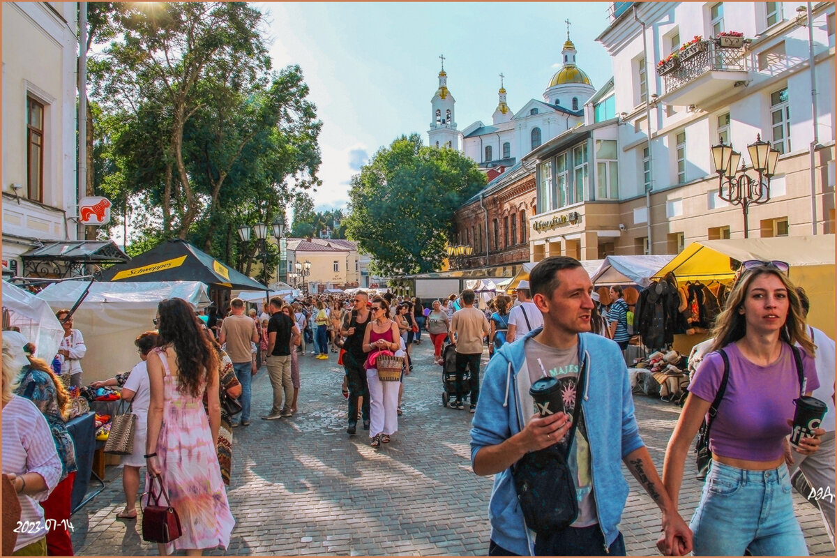 *** - Роланд Дубровский