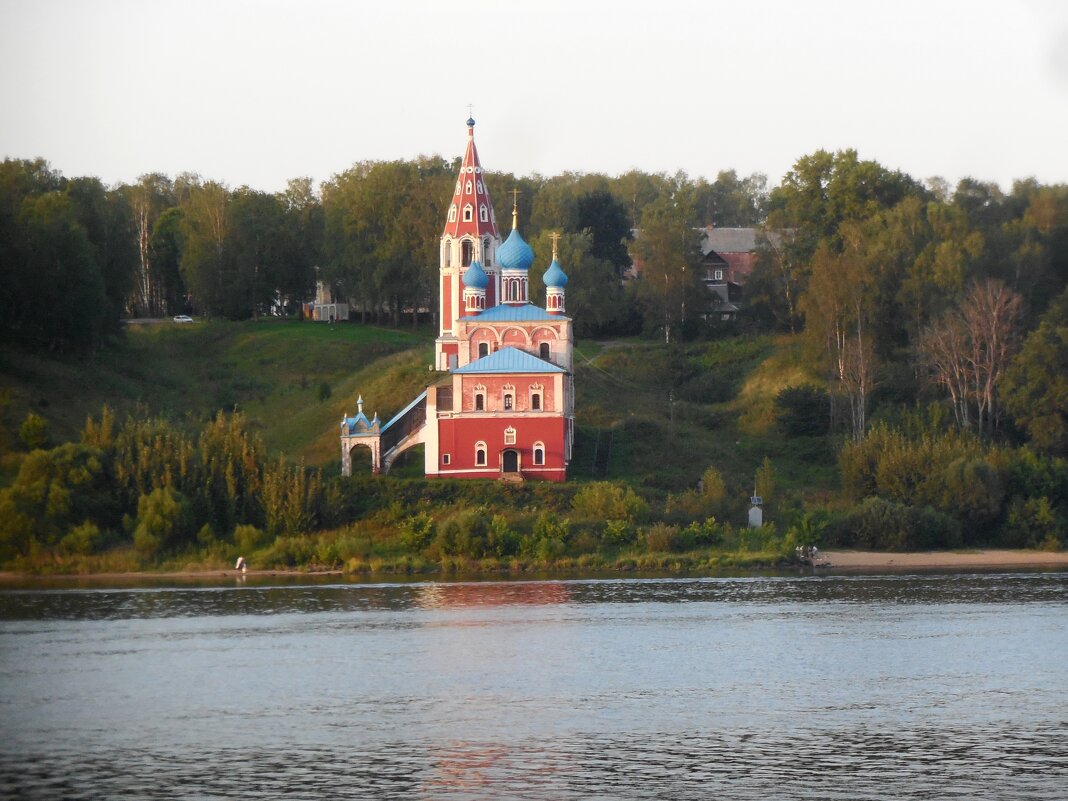 На романовской стороне. Казанская церковь. Тутаев - Надежда 