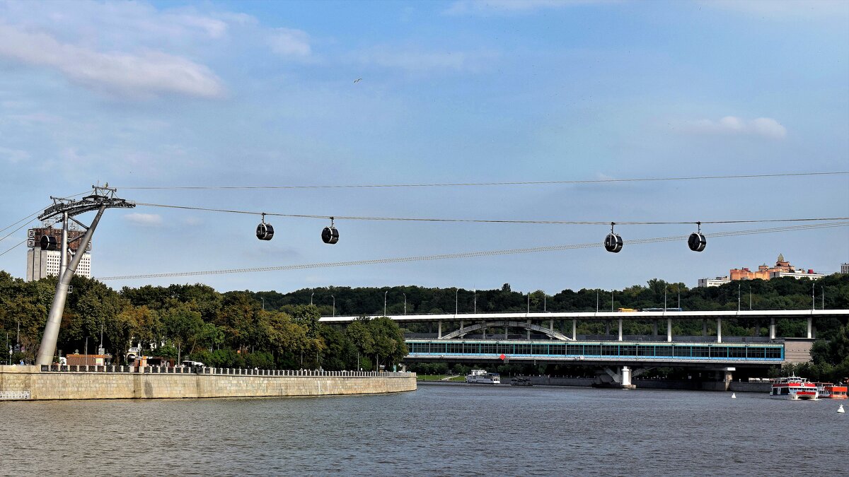 Канатная дорога и Лужне́цкий метромост. - Татьяна Помогалова