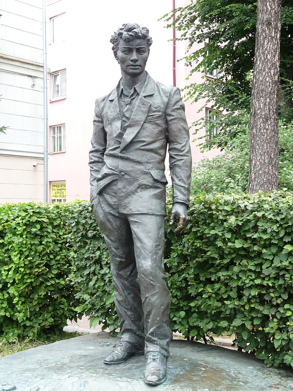 Памятник Александру Вампилову (Иркутск) - Лидия Бусурина