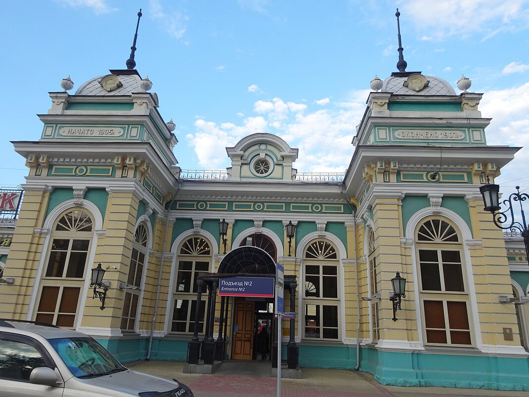 Здание железнодорожного вокзала в Иркутске - Лидия Бусурина