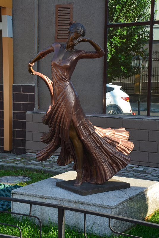 Скульптура "Фламенко" у гостиницы "Арагон" - Александр Буянов