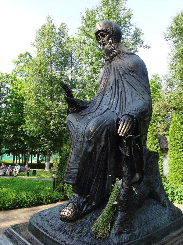 Памятник святому преподобному Савве Сторожевскому в Саввино-сторожевском монастыре, г. Звенигород - Лидия Бусурина