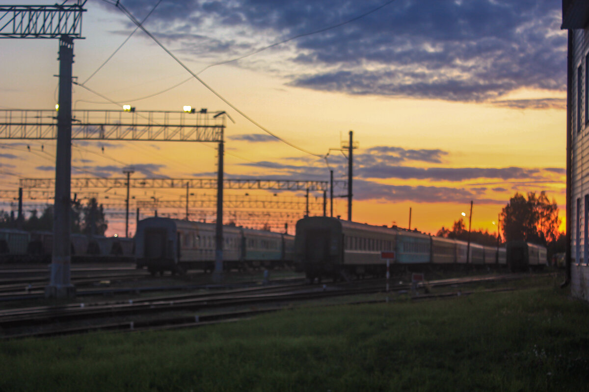 Поезда уходят на закат - Сергей Кочнев