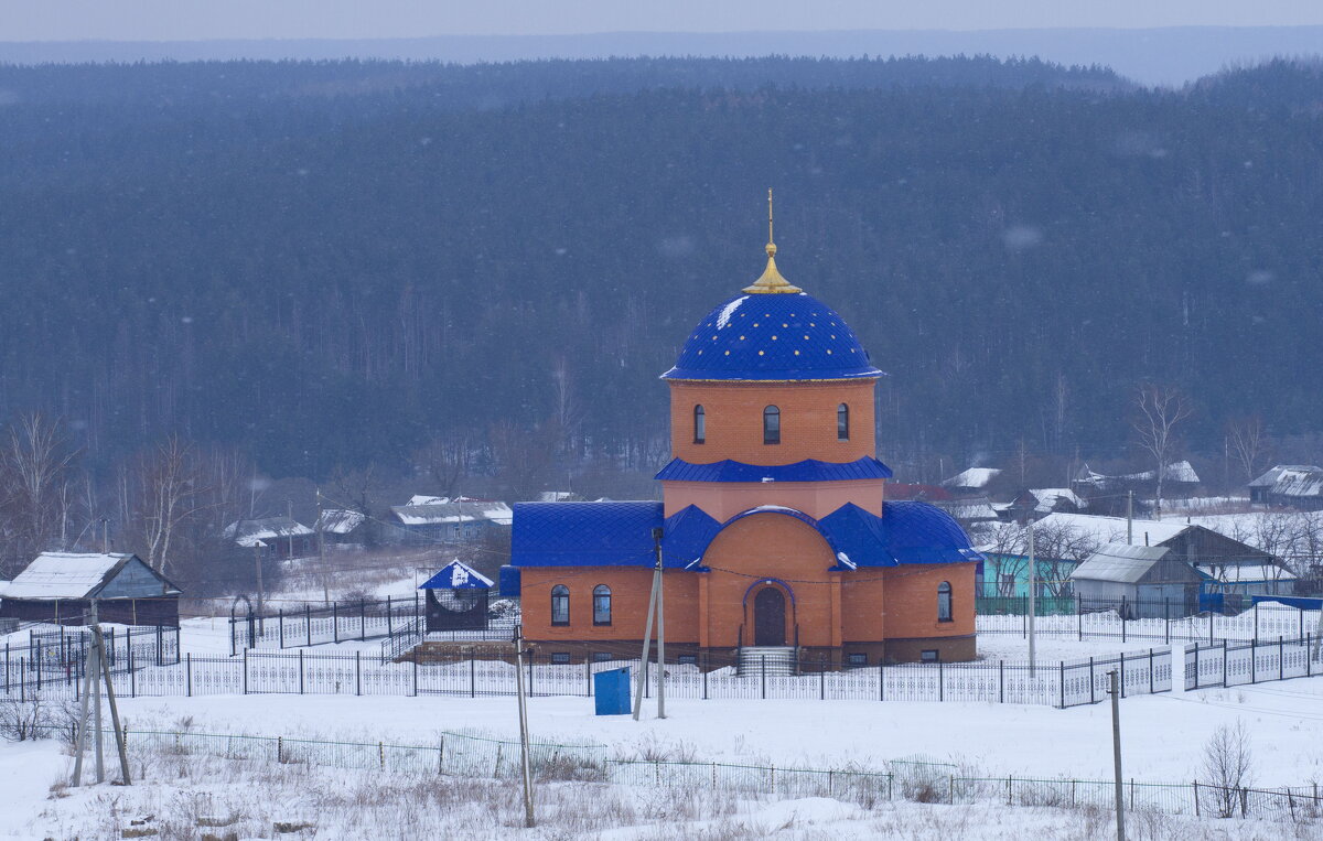 В области - Олег Денисов