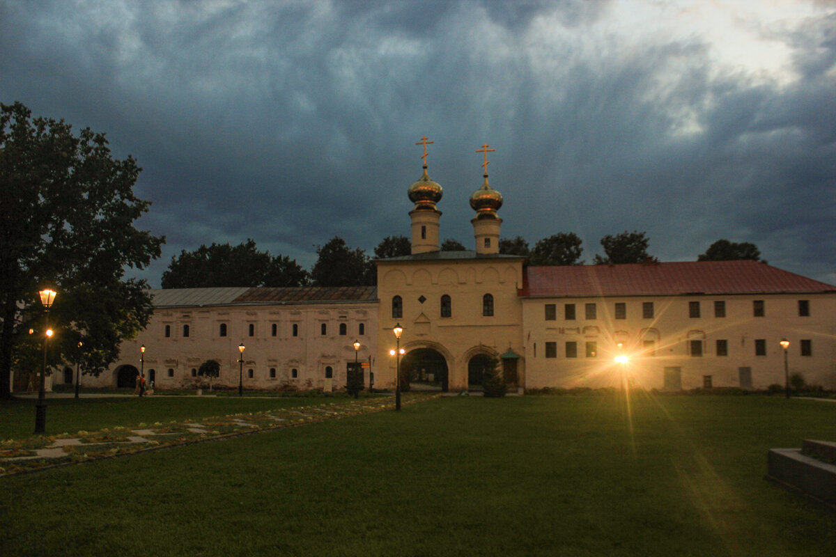 Вечерний монастырь - Сергей Кочнев