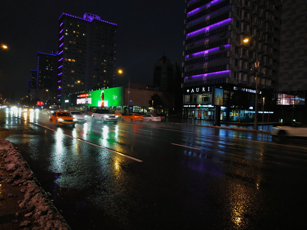 Октябрь в городе - Андрей Лукьянов