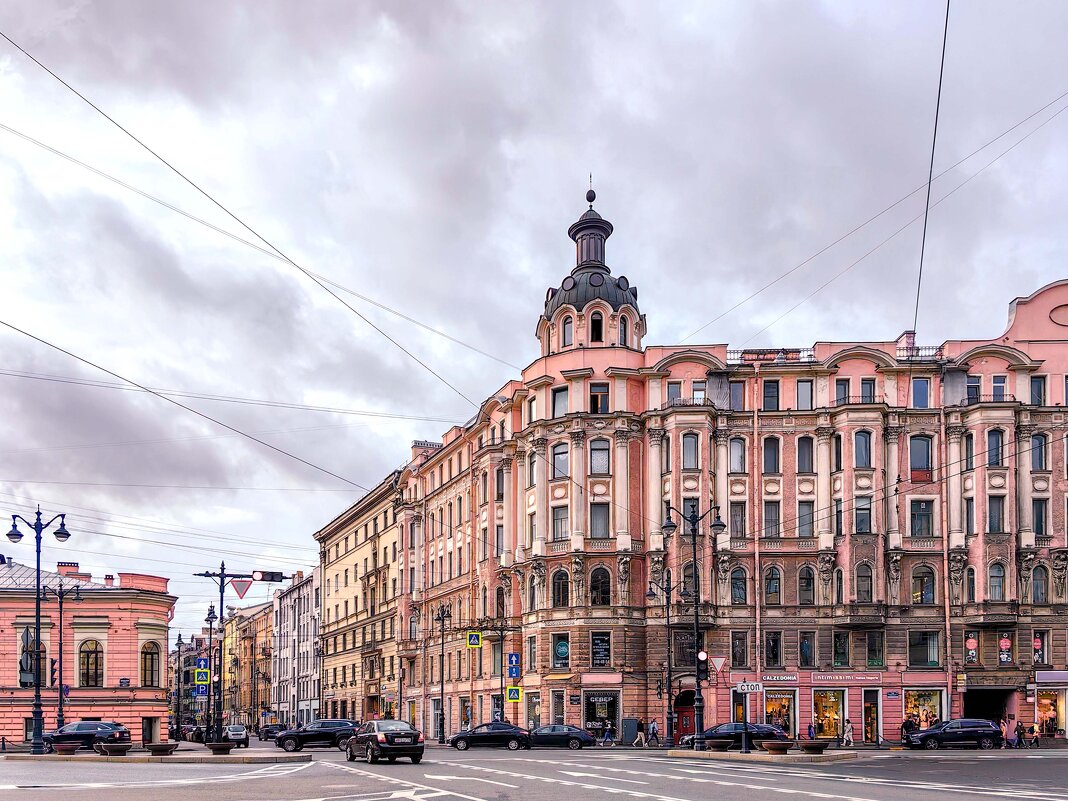Здание на площади Толстого - Любовь Зинченко 
