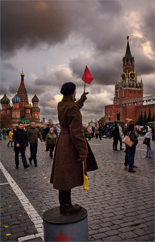 "Регулировщица. "7 ноября 41-го"© - Владимир Макаров
