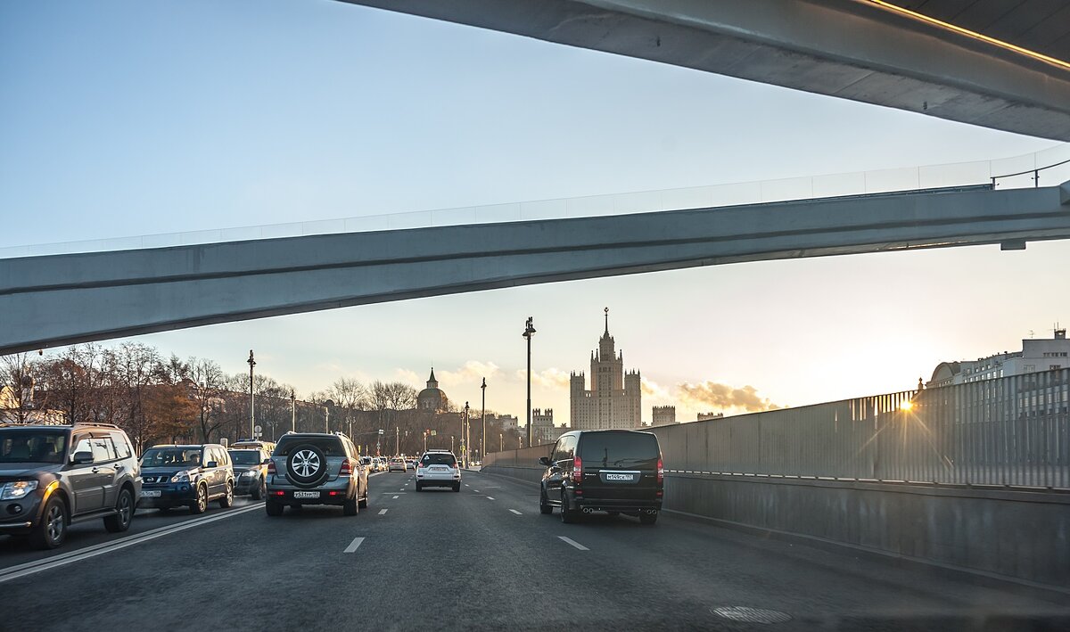 Под Парящим мостом - Валерий Иванович