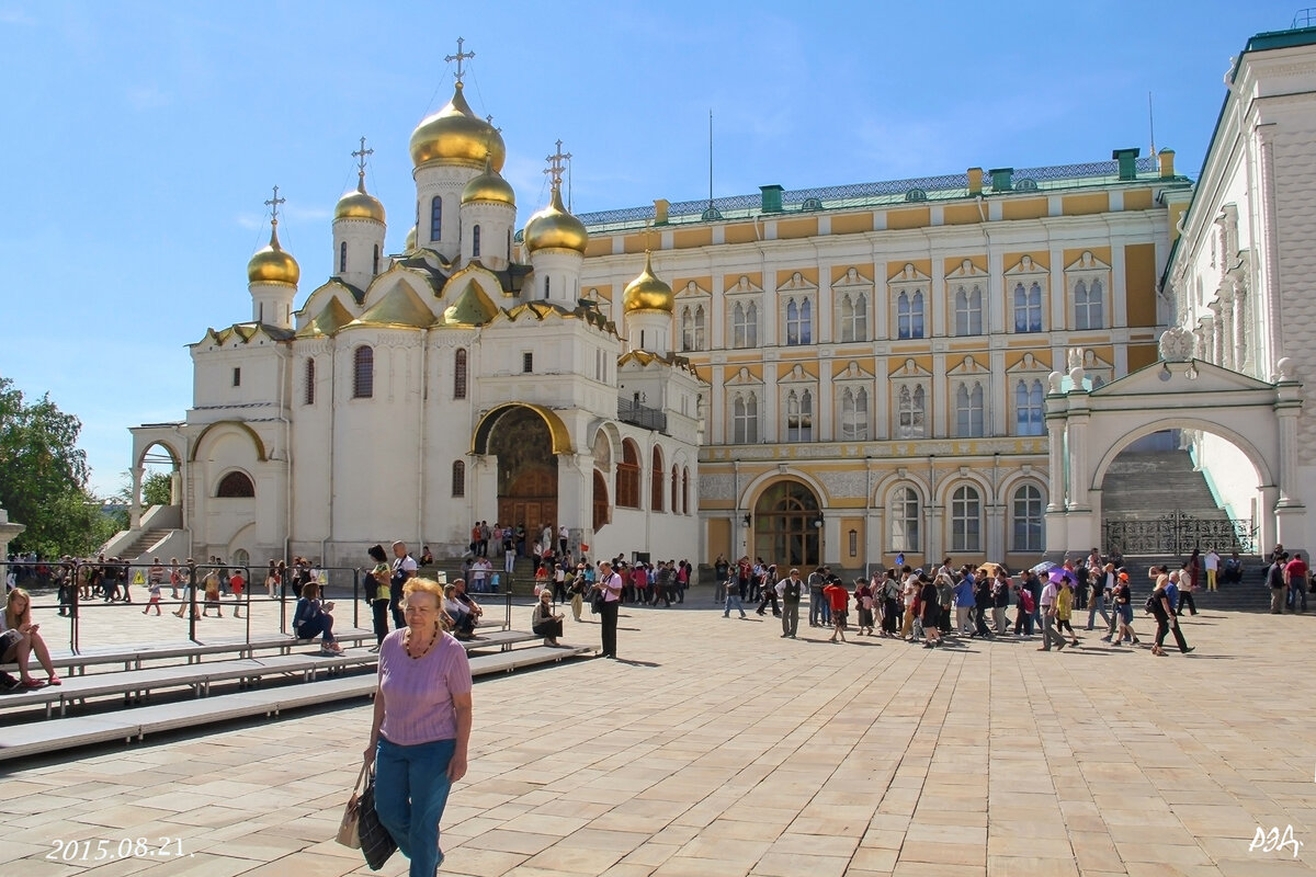 На территории Московского кремля. - Роланд Дубровский