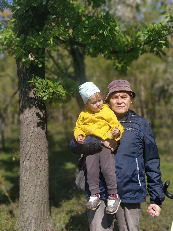 С внученькой Марьяной - Андрей Хлопонин